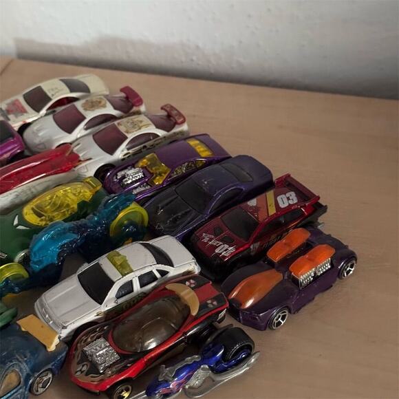 Lot of 19 Hot Wheels & Diecast Cars Toy Collectibles y2k & undated - Picture 8 of 11